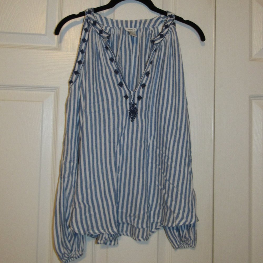 Cute Forever 21 Cold Shoulder Embroidered Blue/White Striped V-neck Top S